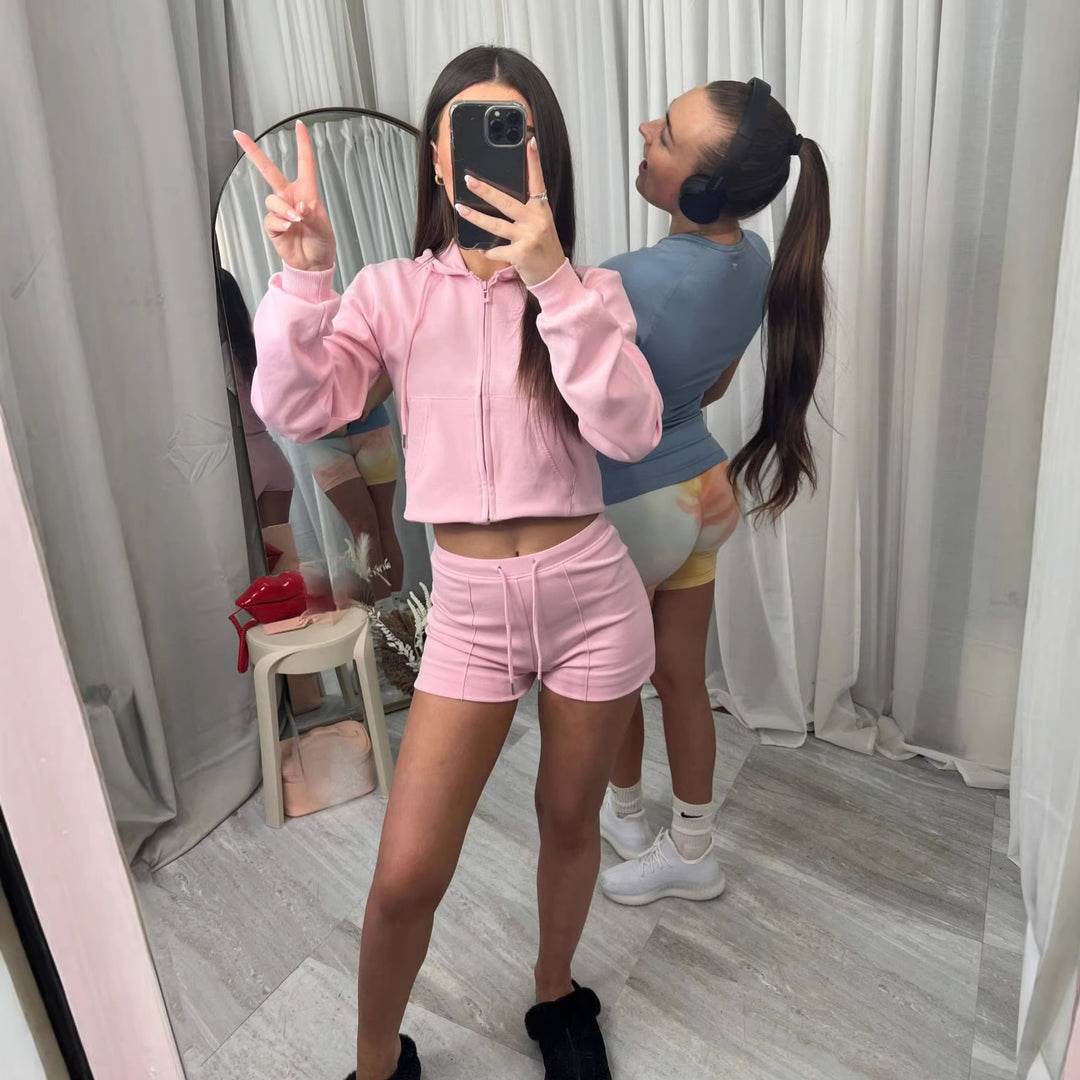 Kvinnors sportiga crop top och shorts set Mirla-Eva Jonsson