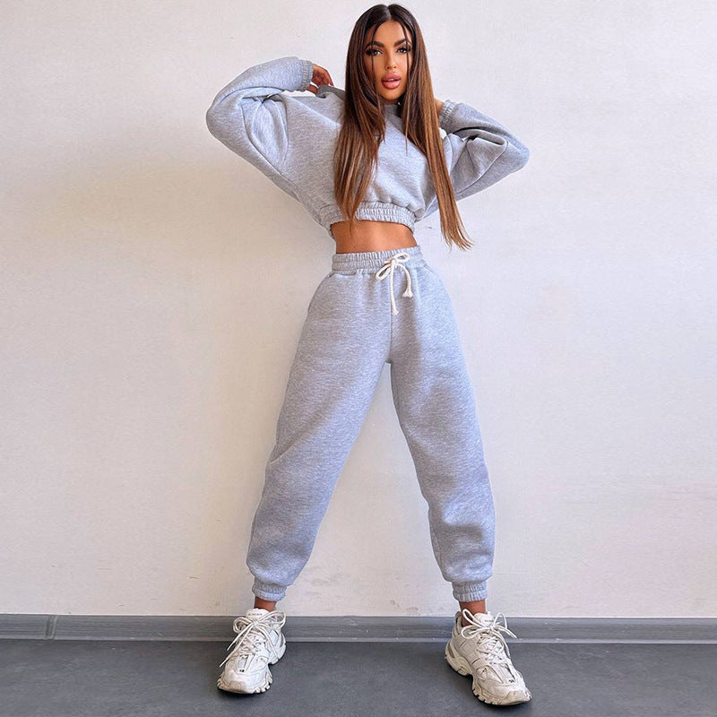 Kvinnors sportiga cropped sweatshirt set med elastisk midja och praktiska fickor Mirla-Eva Jonsson