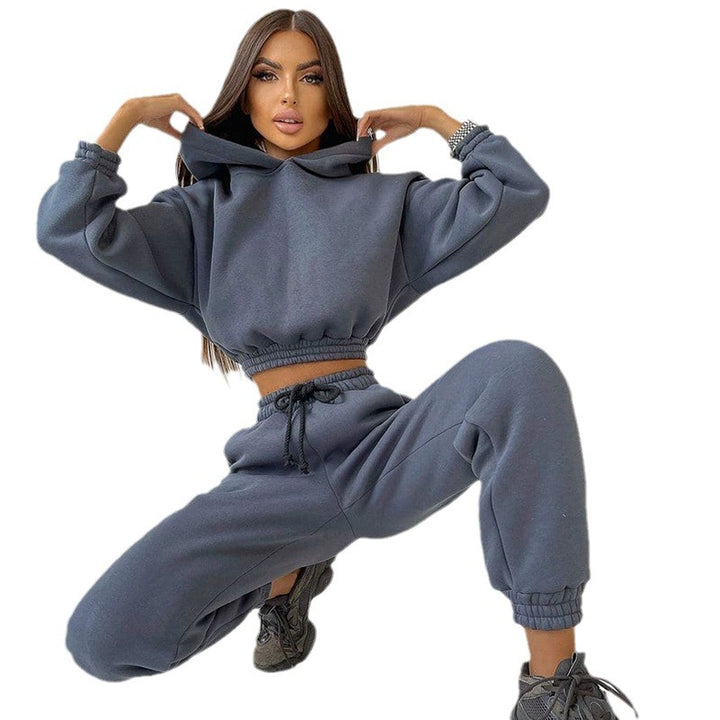 Kvinnors sportiga cropped sweatshirt set med elastisk midja och praktiska fickor Mirla-Eva Jonsson