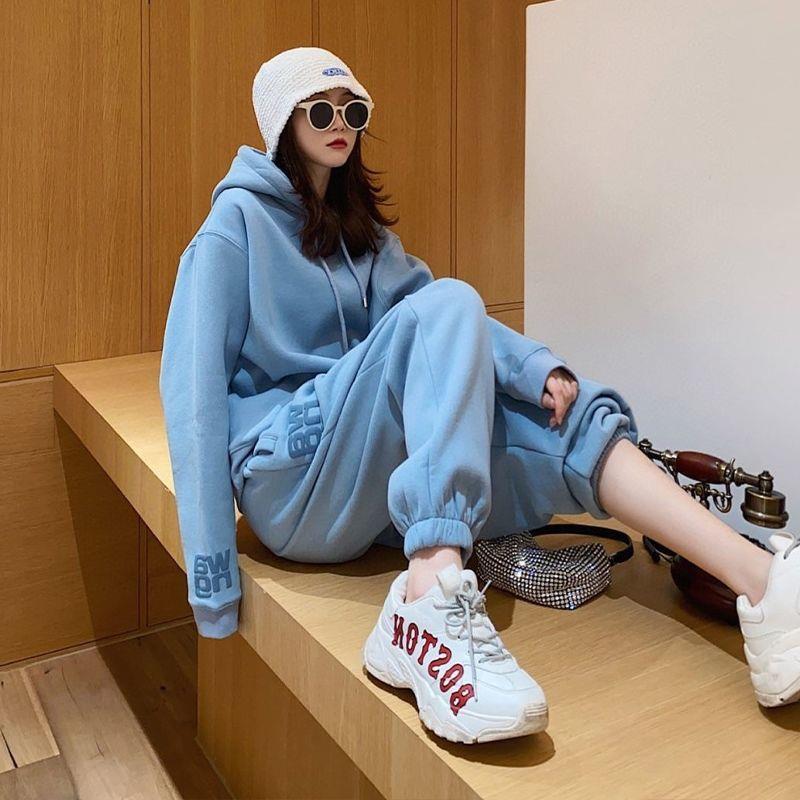Kvinnors sportiga fleece hoodie set med mjukt innerfoder Mirla-Eva Jonsson