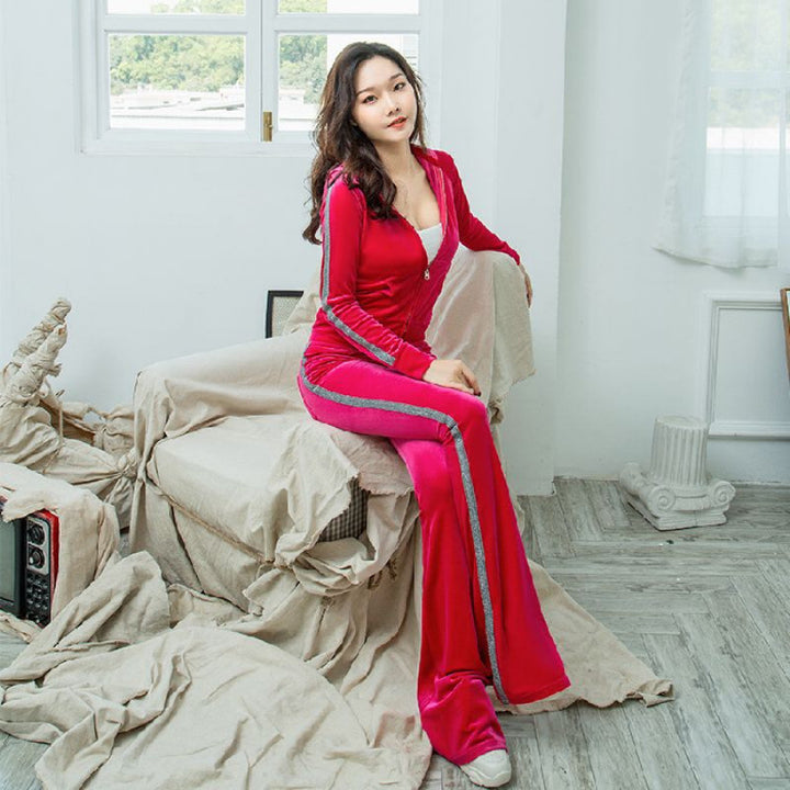 Kvinnors sportiga fleece lounge set med glittrande accenter Mirla-Eva Jonsson