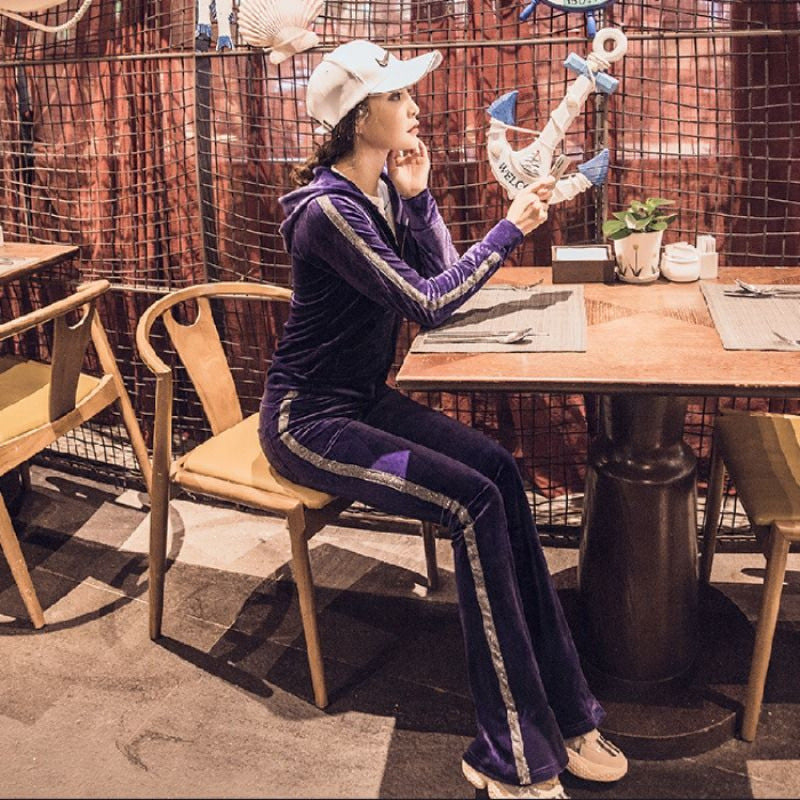 Kvinnors sportiga fleece lounge set med glittrande accenter Mirla-Eva Jonsson