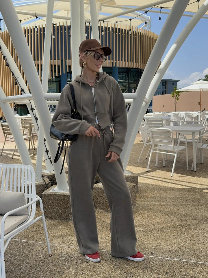 Kvinnors sportiga fleece lounge set med huva och justerbar midja Mirla-Eva Jonsson