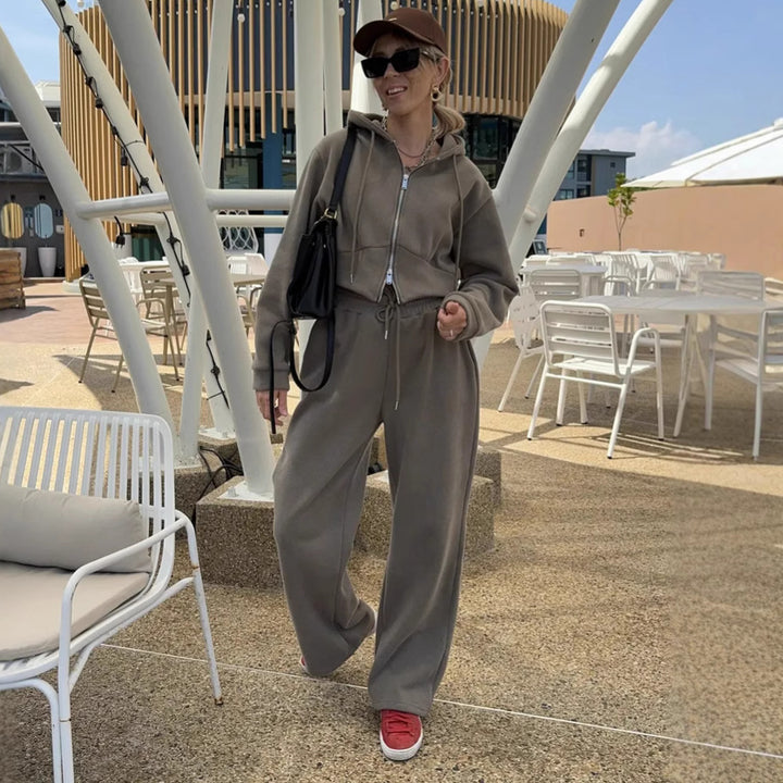 Kvinnors sportiga fleece lounge set med huva och justerbar midja Mirla-Eva Jonsson