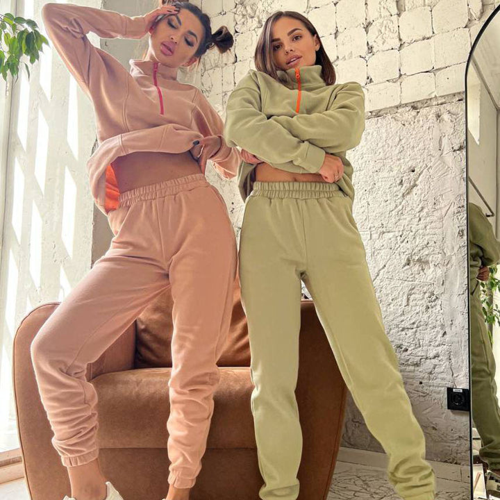 Kvinnors sportiga fleece lounge set med praktisk dragkedja Mirla-Eva Jonsson