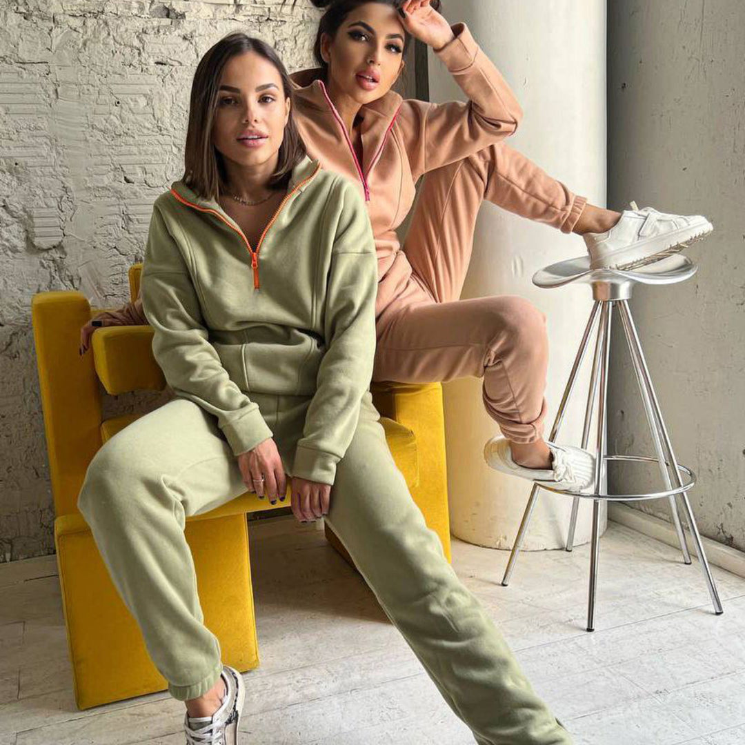 Kvinnors sportiga fleece lounge set med praktisk dragkedja Mirla-Eva Jonsson