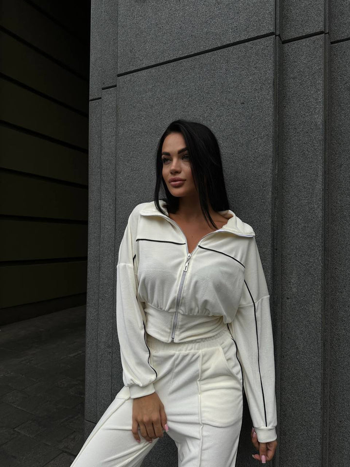 Kvinnors sportiga fleece loungewear-set med kortad jacka och bekväma byxor Chic & Style-Eva Jonsson