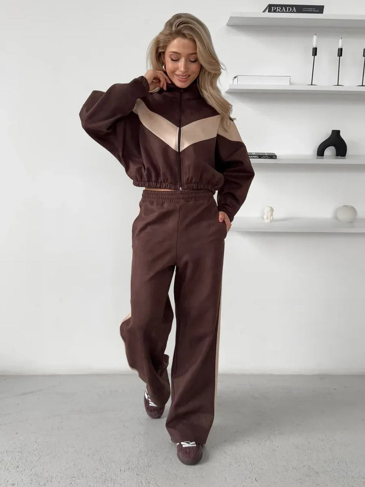 Kvinnors sportiga fleece-set med hög krage, dragkedja och lös passform Mirla-Eva Jonsson