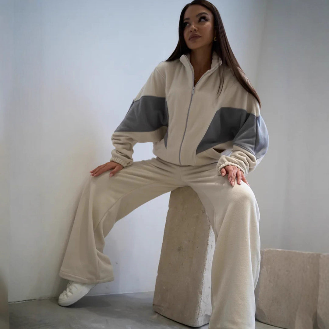 Kvinnors sportiga fleece-set med hög krage och lösa byxor Mirla-Eva Jonsson
