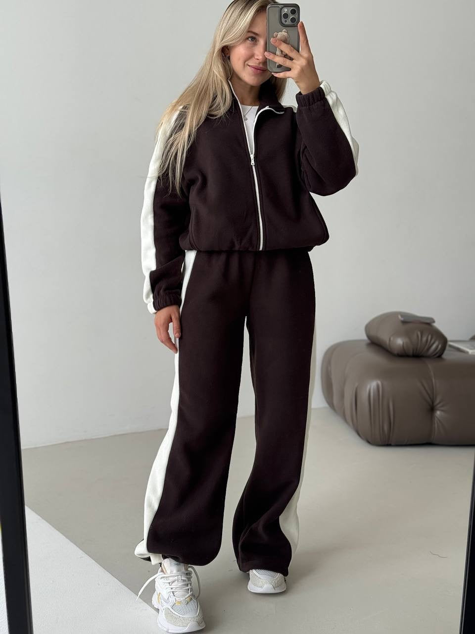 Kvinnors sportiga fleece-träningsoverall med hög krage och sidosträck Mirla-Eva Jonsson