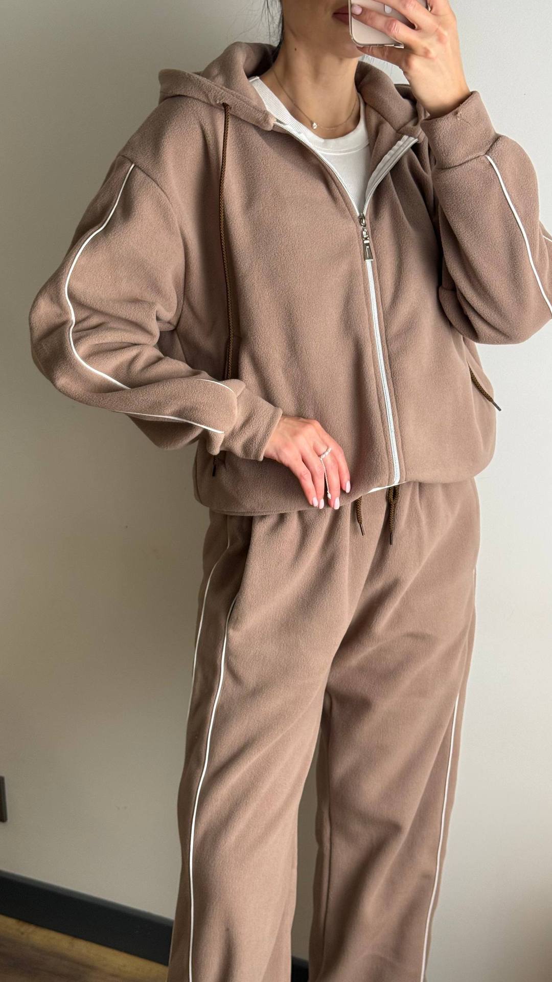 Kvinnors sportiga fleece träningsoverall set med dragkedja och sidostråk Mirla-Eva Jonsson