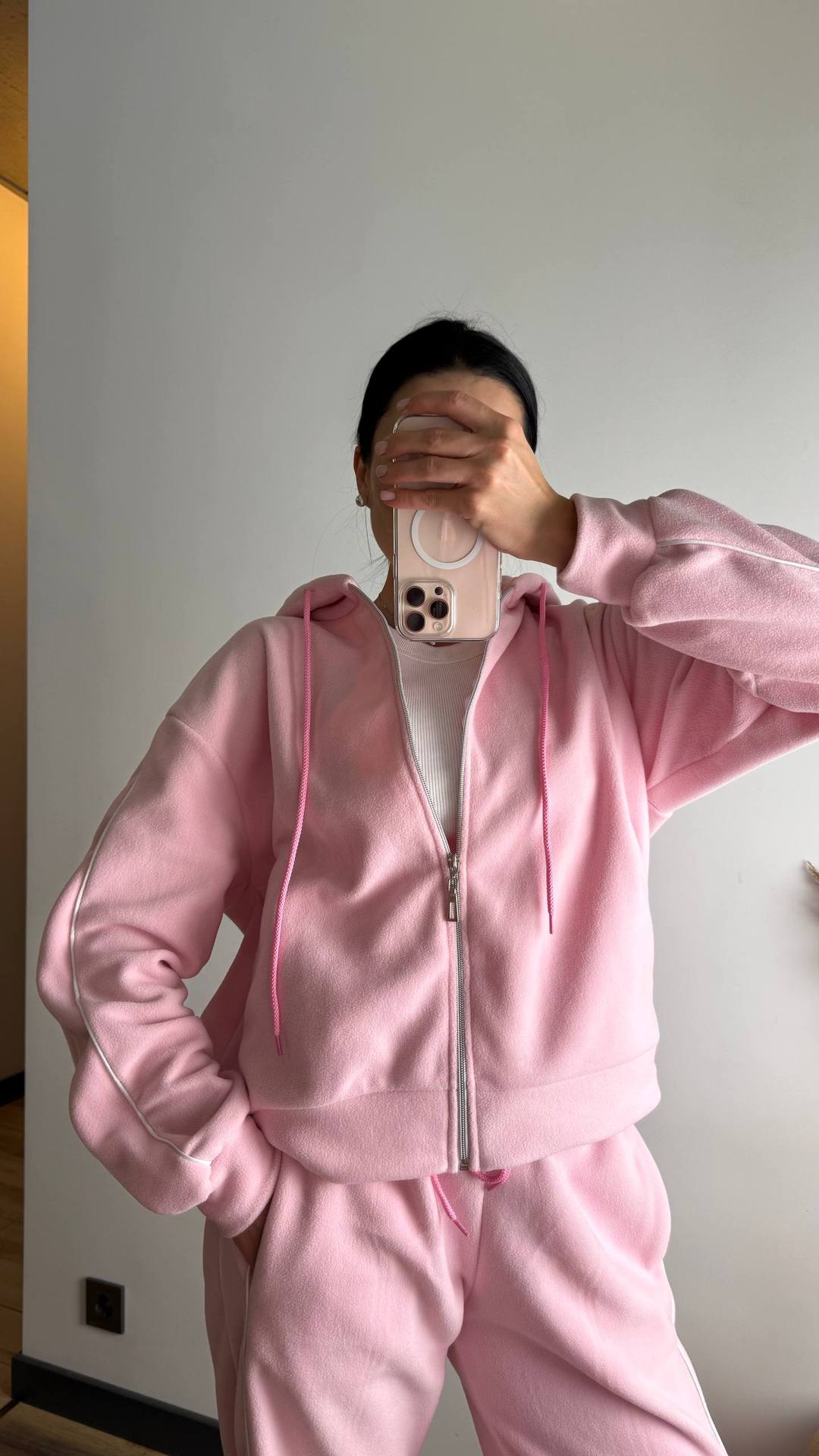 Kvinnors sportiga fleece träningsoverall set med dragkedja och sidostråk Mirla-Eva Jonsson