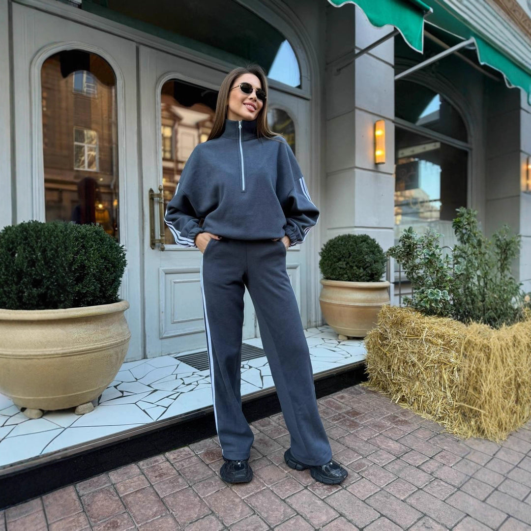 Kvinnors sportiga fleece tröja med hög krage och vida jogginbyxor Mirla-Eva Jonsson