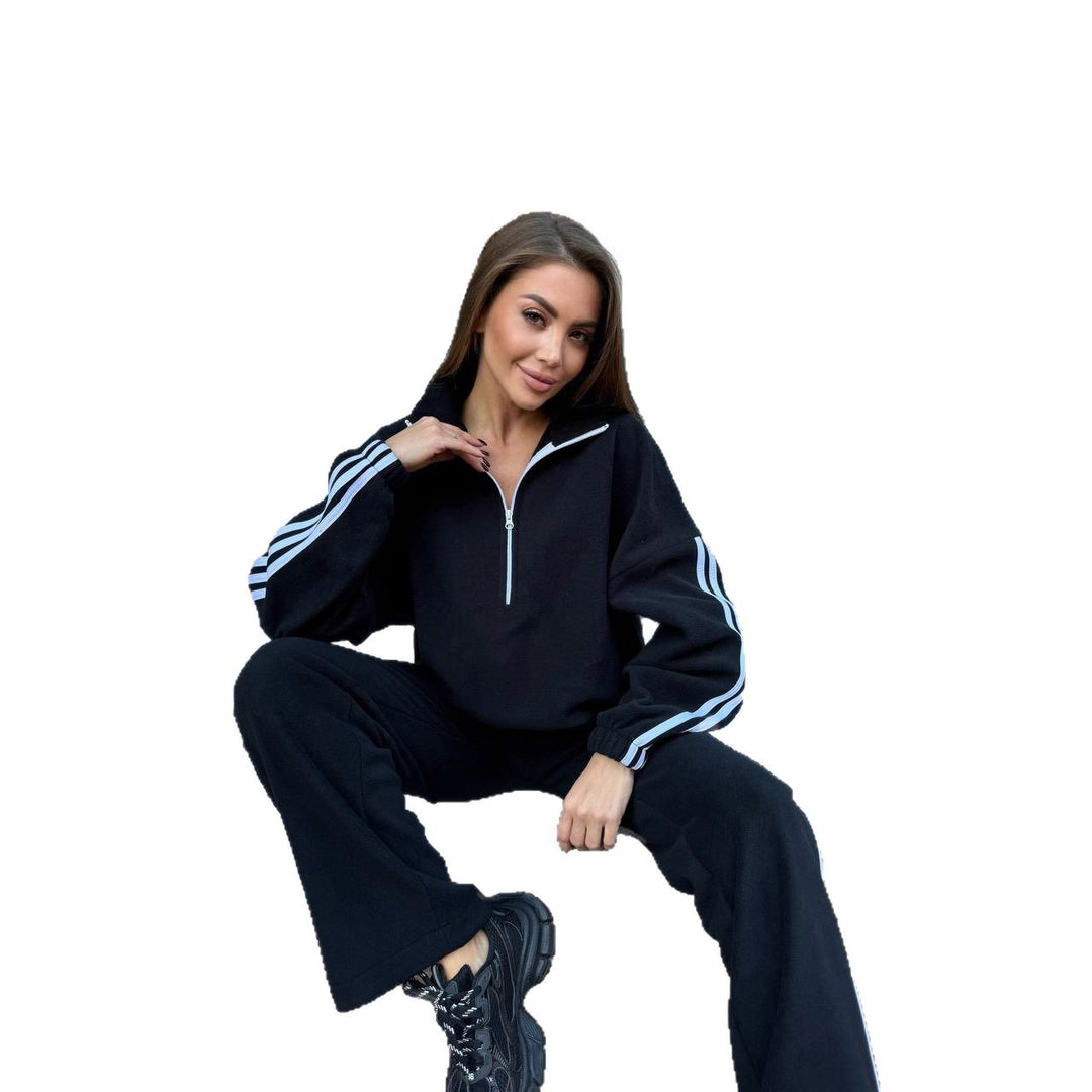 Kvinnors sportiga fleece tröja med hög krage och vida jogginbyxor Mirla-Eva Jonsson