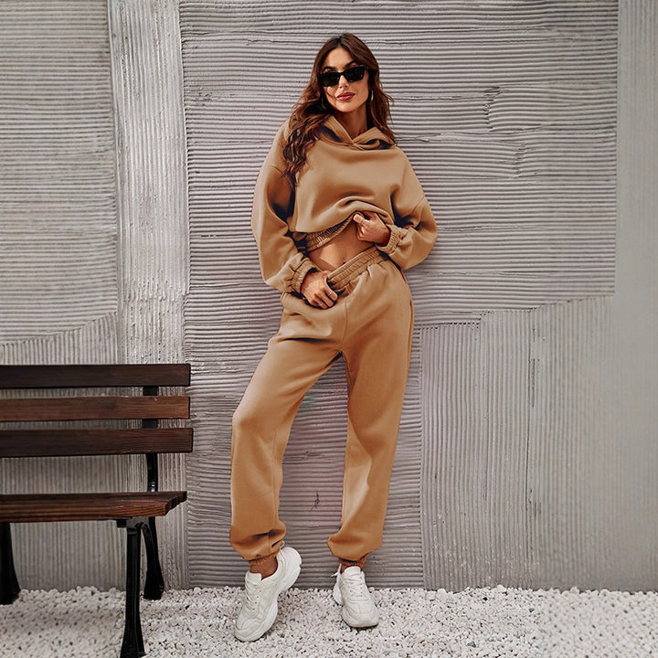 Kvinnors sportiga fritidsdräkt med oversized hoodie och elastiska joggers Mirla-Eva Jonsson
