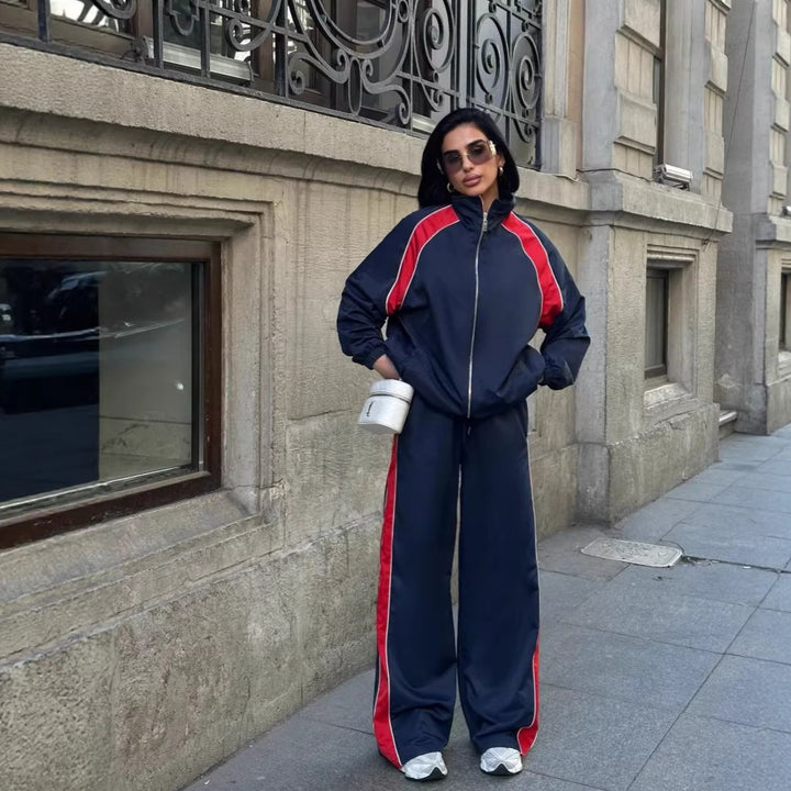 Kvinnors sportiga fritidsdräkt med stilfull dragkedja och vid passform-Eva Jonsson