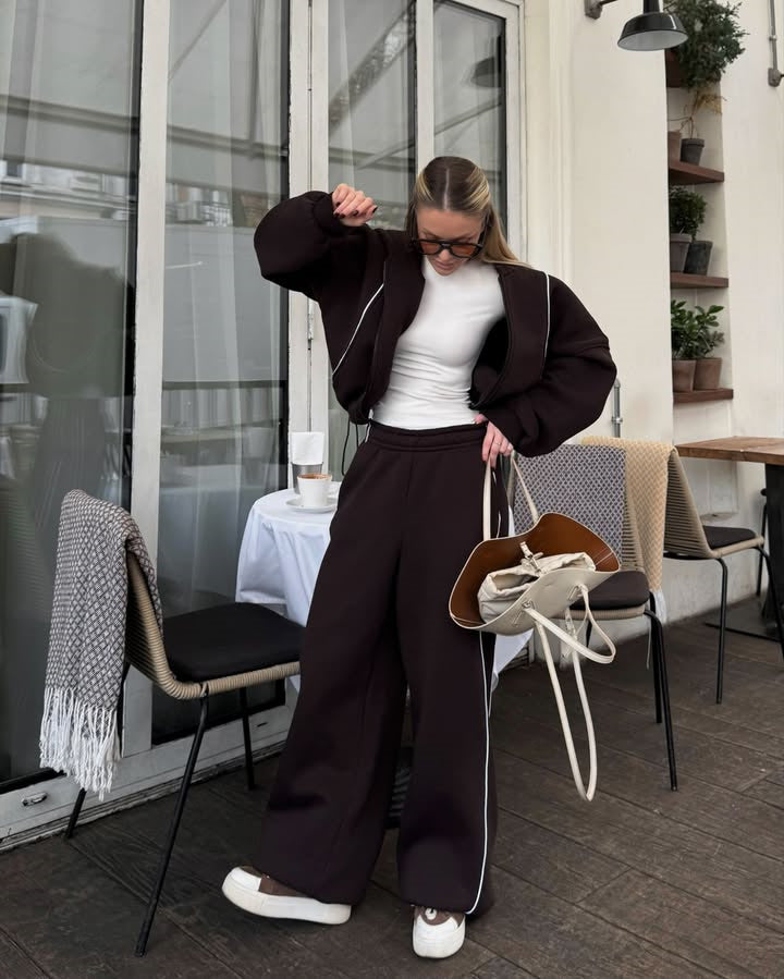 Kvinnors sportiga fritidsoutfit med lös passform och kontrasterande detaljer Mirla-Eva Jonsson