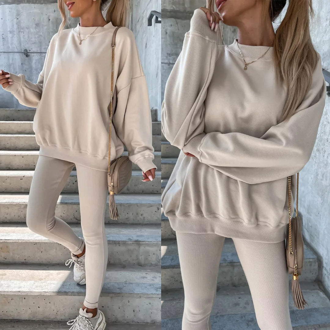 Kvinnors sportiga fritidsset med avslappnad oversized sweatshirt och figurnära leggings Mirla-Eva Jonsson