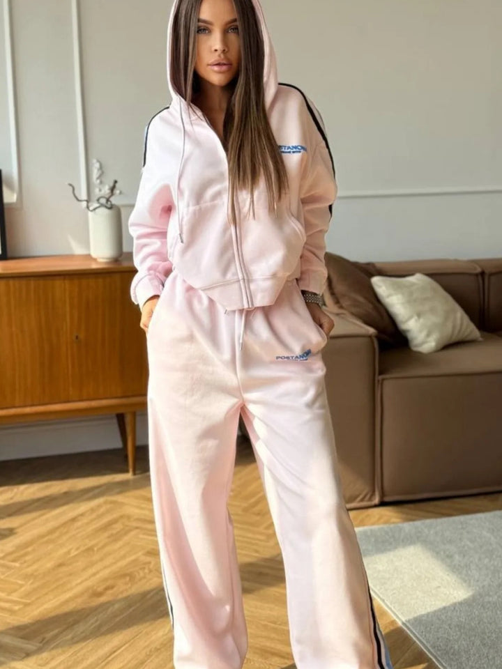 Kvinnors sportiga fritidsset med avslappnad zip hoodie och bekväma joggingbyxor Mirla-Eva Jonsson