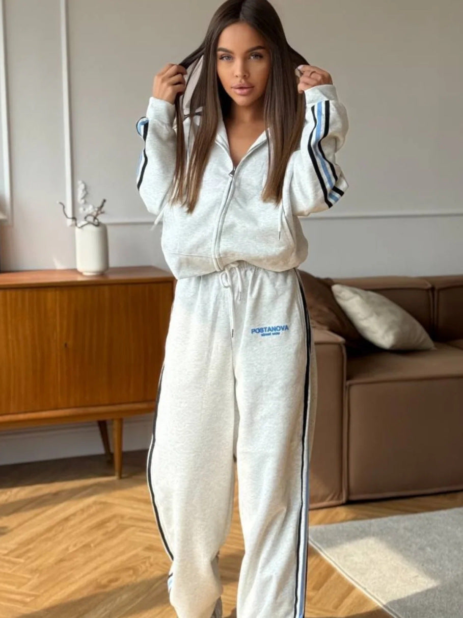 Kvinnors sportiga fritidsset med avslappnad zip hoodie och bekväma joggingbyxor Mirla-Eva Jonsson