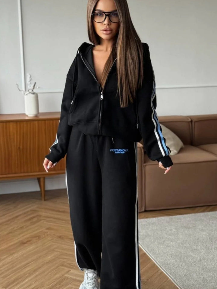 Kvinnors sportiga fritidsset med avslappnad zip hoodie och bekväma joggingbyxor Mirla-Eva Jonsson