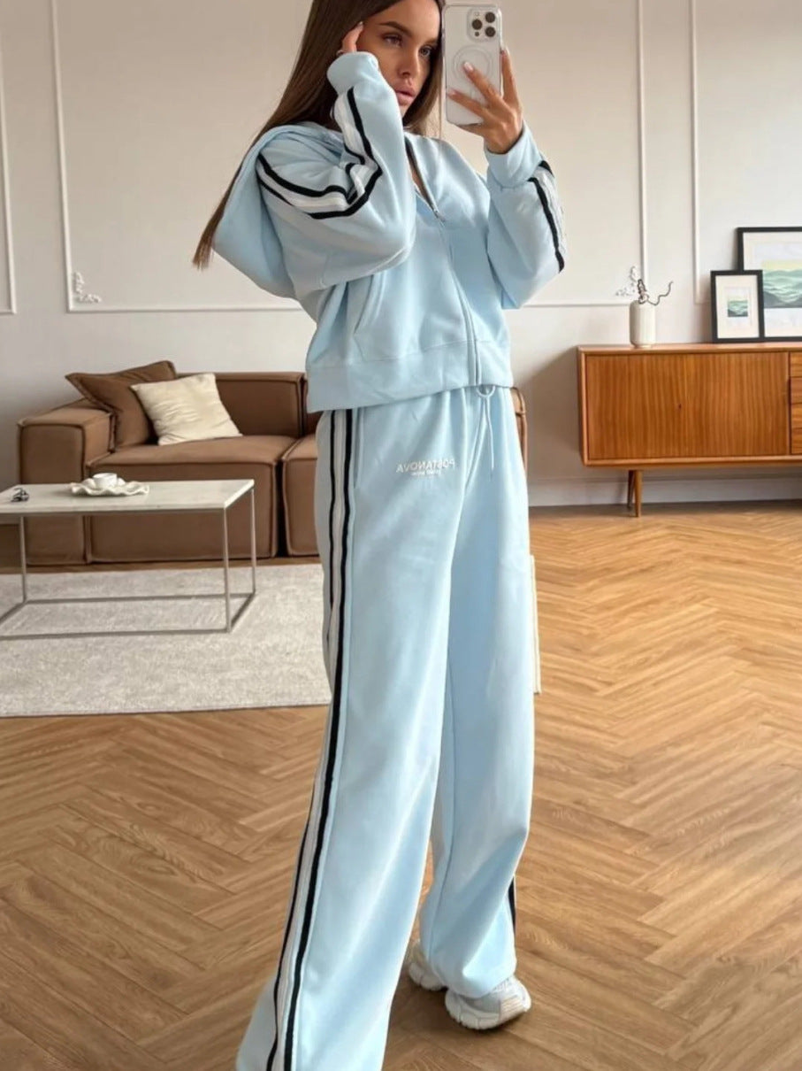 Kvinnors sportiga fritidsset med avslappnad zip hoodie och bekväma joggingbyxor Mirla-Eva Jonsson