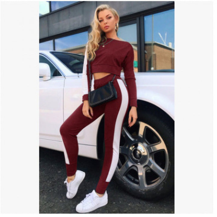 Kvinnors sportiga fritidsset med crop top och tajta byxor Mirla-Eva Jonsson