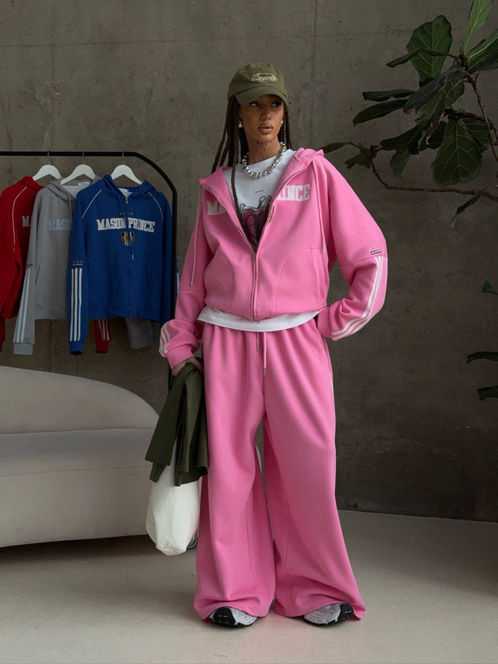 Kvinnors sportiga fritidsset med löst skuren hoodie och löst sittande byxor Mirla-Eva Jonsson