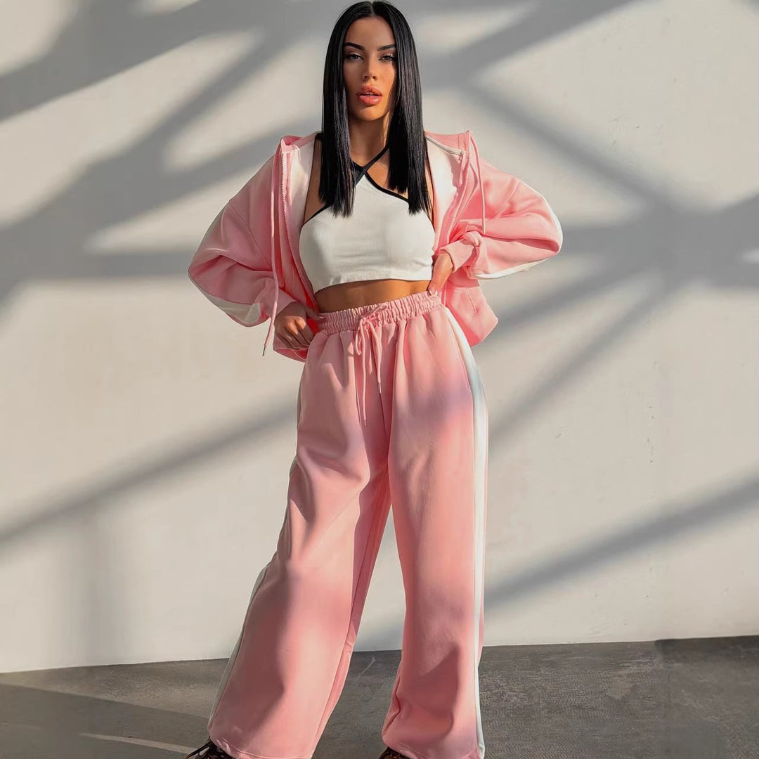 Kvinnors sportiga fritidsset med modern hoodie och bekväma joggers Mirla-Eva Jonsson