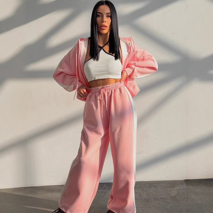 Kvinnors sportiga fritidsset med modern hoodie och bekväma joggers Mirla-Eva Jonsson
