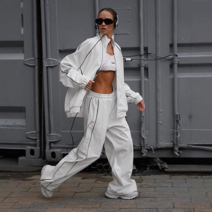 Kvinnors sportiga funktionella jacka med hög krage och praktiska fickor Mirla-Eva Jonsson