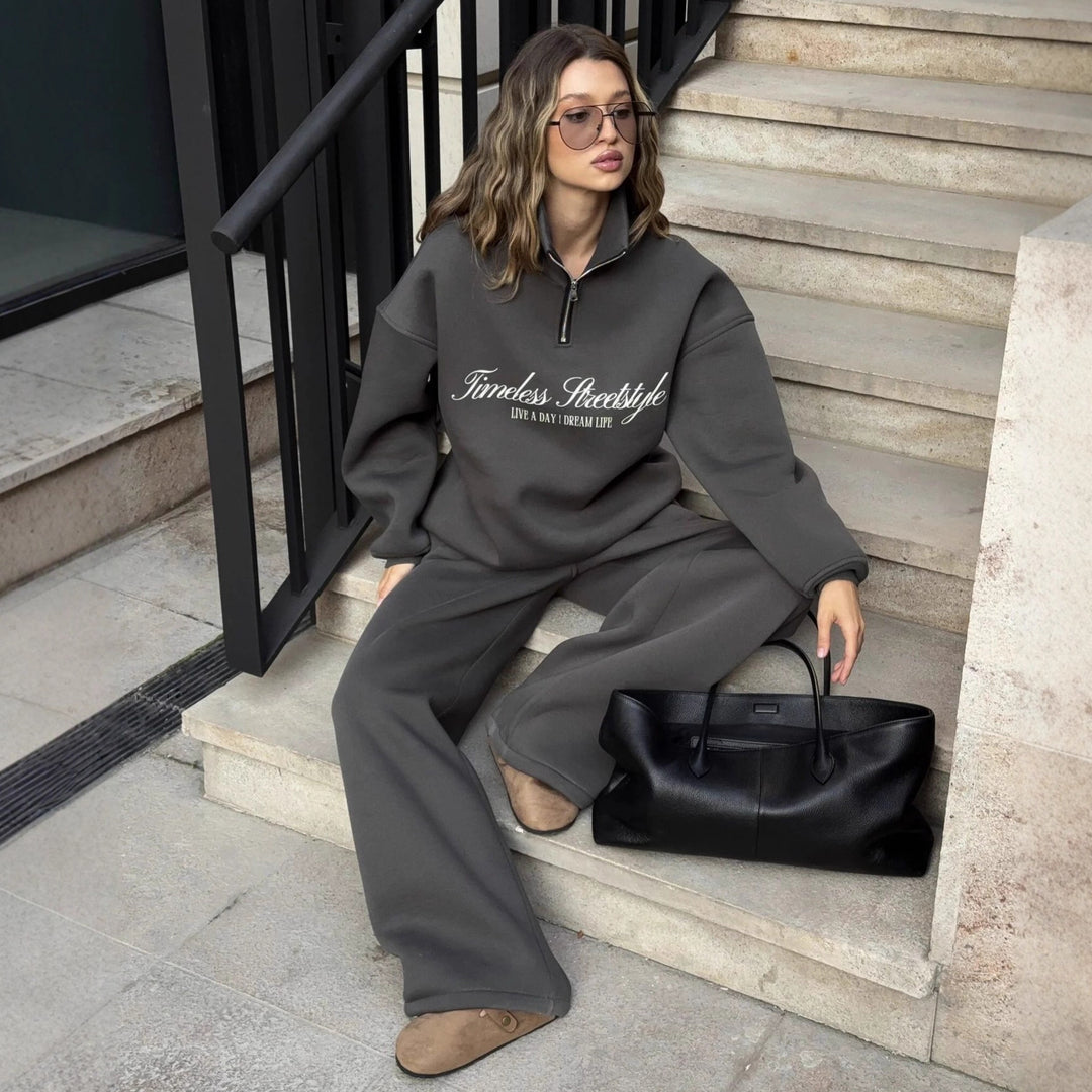 Kvinnors sportiga halvärmad pullover med hel dragkedja och oversize passform-Eva Jonsson