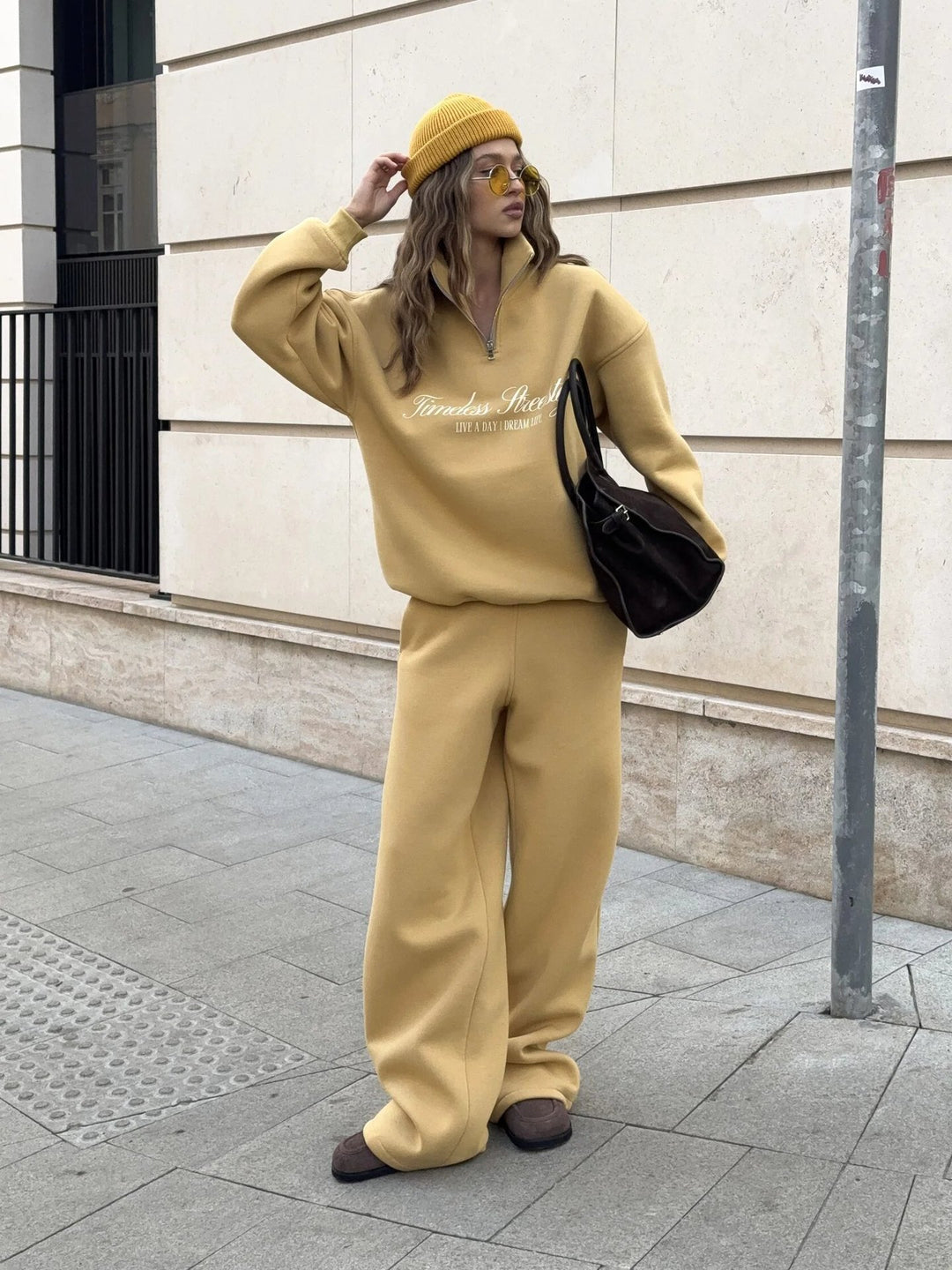 Kvinnors sportiga hoodie med ståkrage och dragkedja Mirla-Eva Jonsson