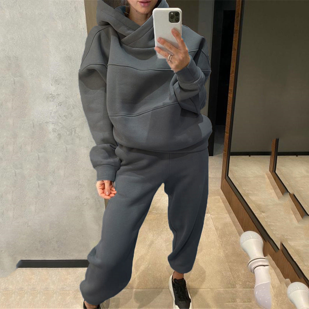 Kvinnors sportiga hoodie och bekväma byxor med bred skärning Mirla-Eva Jonsson