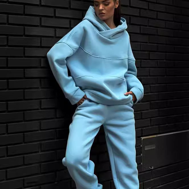 Kvinnors sportiga hoodie och bekväma byxor med bred skärning Mirla-Eva Jonsson