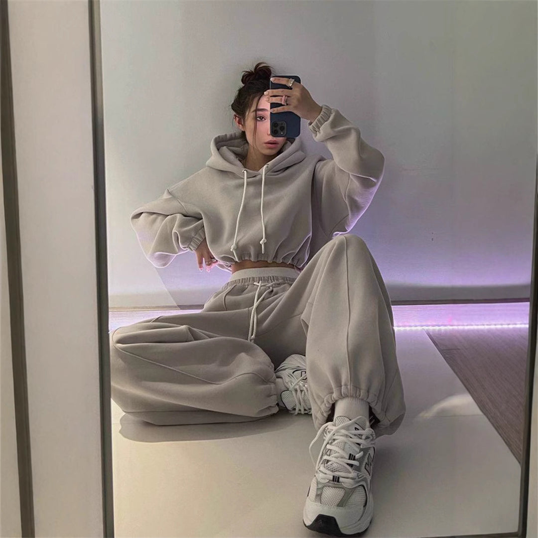 Kvinnors sportiga hoodie och bekväma joggers i en avslappnad stil Mirla-Eva Jonsson