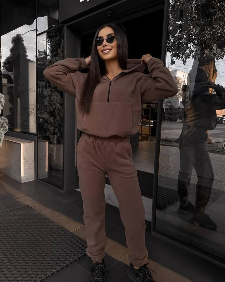 Kvinnors sportiga hoodie och joggingbyxor set Mirla-Eva Jonsson