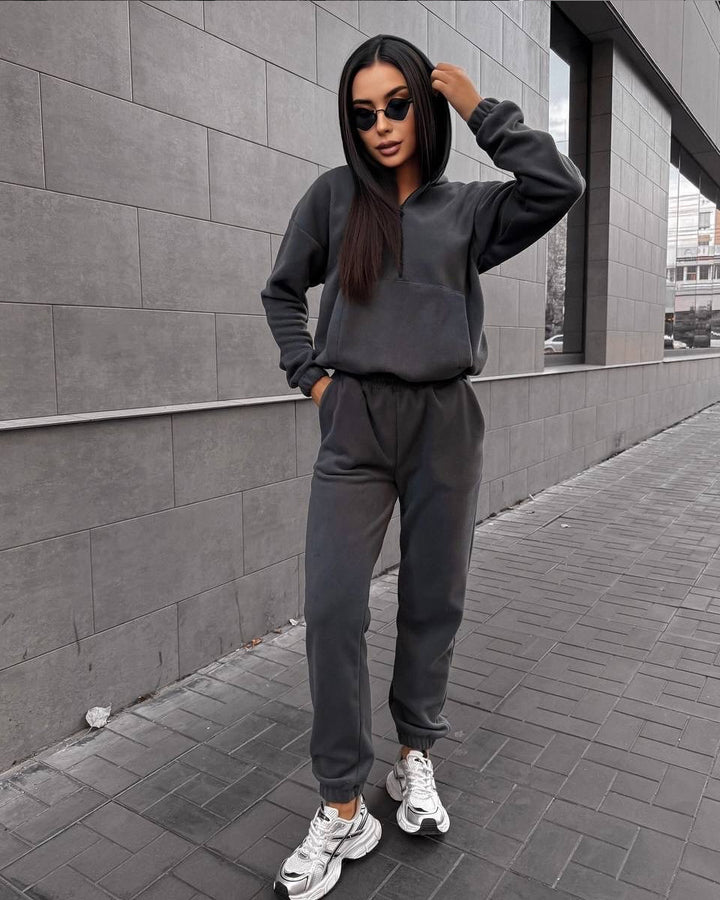 Kvinnors sportiga hoodie och joggingbyxor set Mirla-Eva Jonsson
