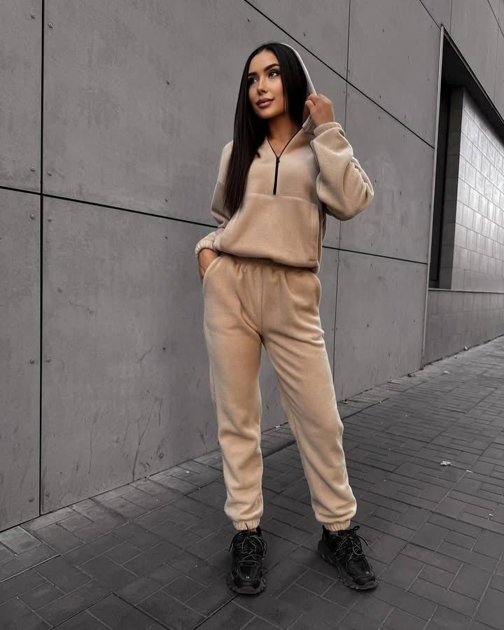 Kvinnors sportiga hoodie och joggingbyxor set Mirla-Eva Jonsson