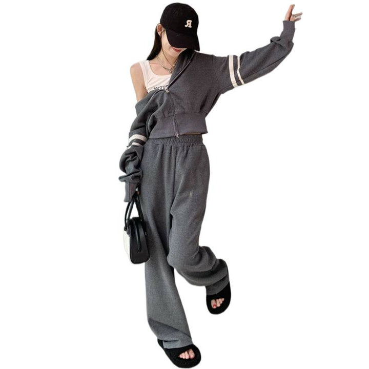 Kvinnors sportiga hoodie och joggingset med sportig dragkedja och bred passform Mirla-Eva Jonsson