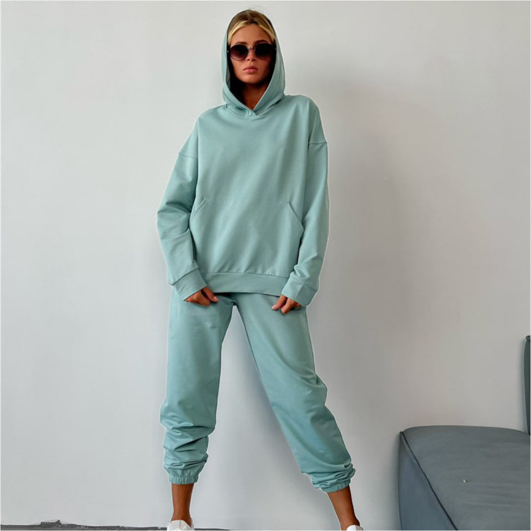 Kvinnors sportiga hoodie-set i mjuk bomullsblandning med praktiska fickor-Eva Jonsson