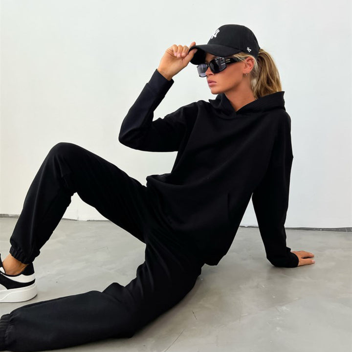 Kvinnors sportiga hoodie-set i mjuk bomullsblandning med praktiska fickor-Eva Jonsson