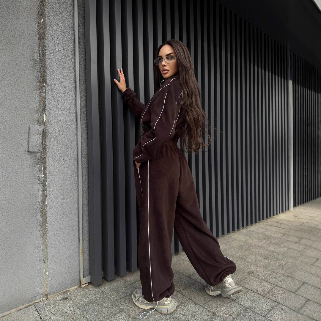Kvinnors sportiga hoodie-set med en lös passform Chic & Style-Eva Jonsson
