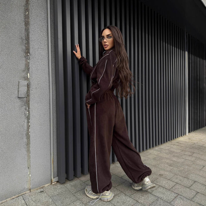 Kvinnors sportiga hoodie-set med en lös passform Chic & Style-Eva Jonsson