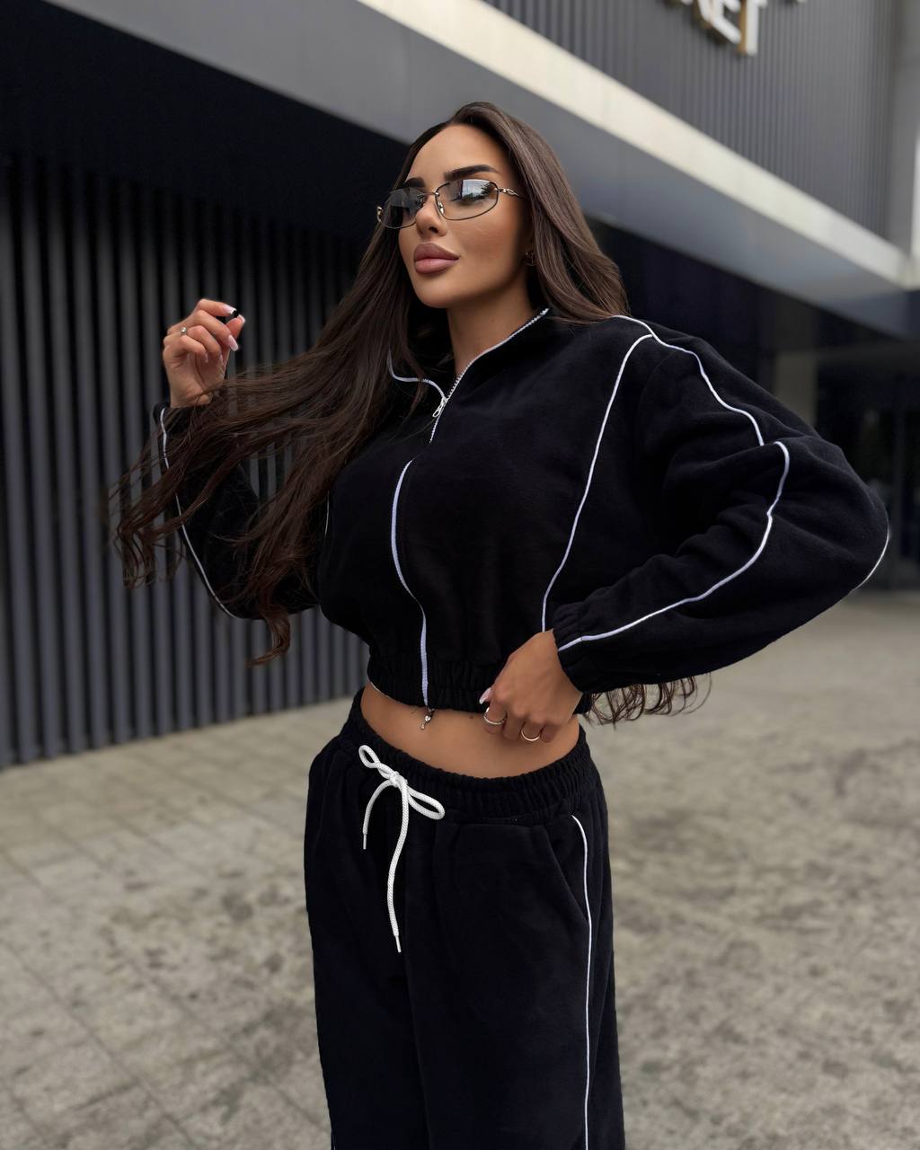 Kvinnors sportiga hoodie-set med en lös passform Chic & Style-Eva Jonsson