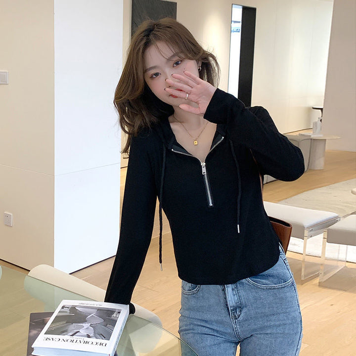 Kvinnors sportiga hoodie topp med kort dragkedja design Mirla-Eva Jonsson