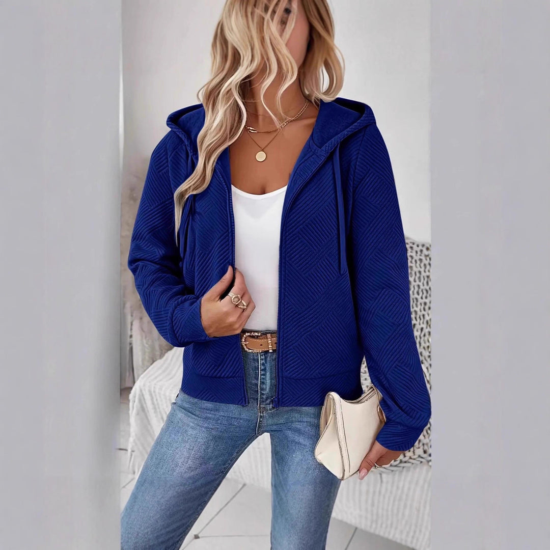 Kvinnors sportiga huvjacka med strukturerad design och praktiska fickor Mirla-Eva Jonsson