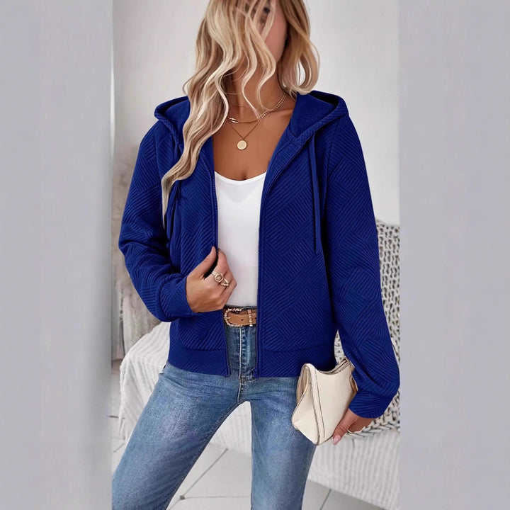 Kvinnors sportiga huvjacka med strukturerad design och praktiska fickor Mirla-Eva Jonsson