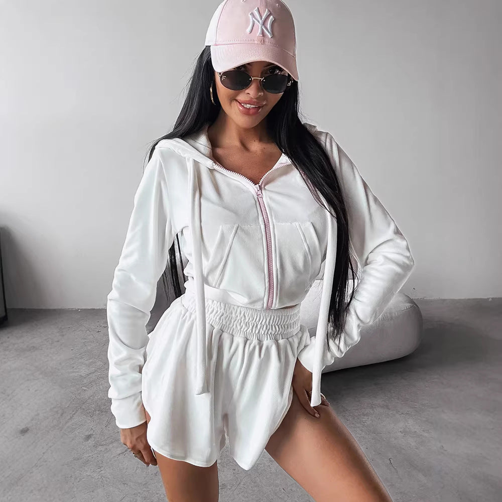 Kvinnors sportiga huvtröja och shorts set gjort av mjuk fleece med hög bärkomfort Mirla-Eva Jonsson