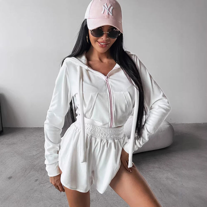 Kvinnors sportiga huvtröja och shorts set gjort av mjuk fleece med hög bärkomfort Mirla-Eva Jonsson